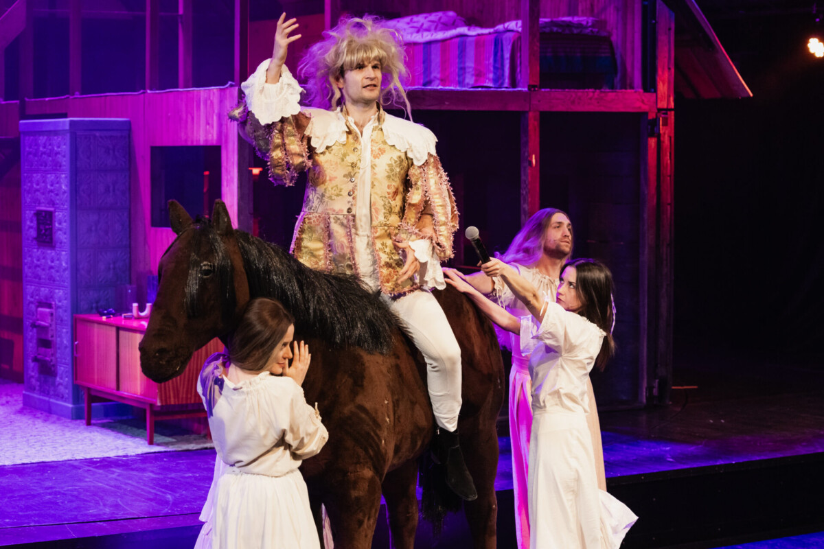 Potop – premiera w Teatrze Telewizji. Husaria tańczy do disco