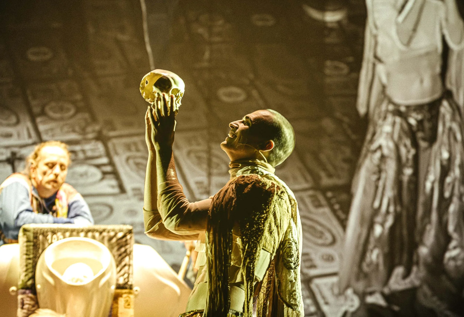 Hamlet – recenzja spektaklu. Każde pokolenie ma swojego Hamleta?