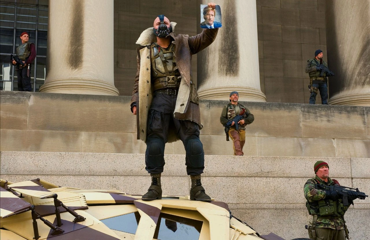 Greg Mottola kandydatem na reżysera filmu o Deathstroke’u i Bane’ie