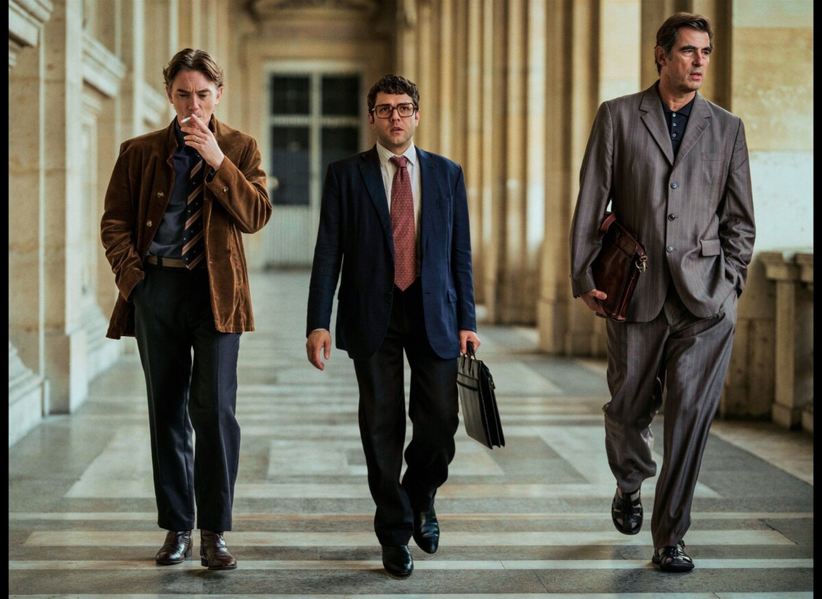 Wielki Łuk – recenzja filmu. Francja epoki Mitteranda